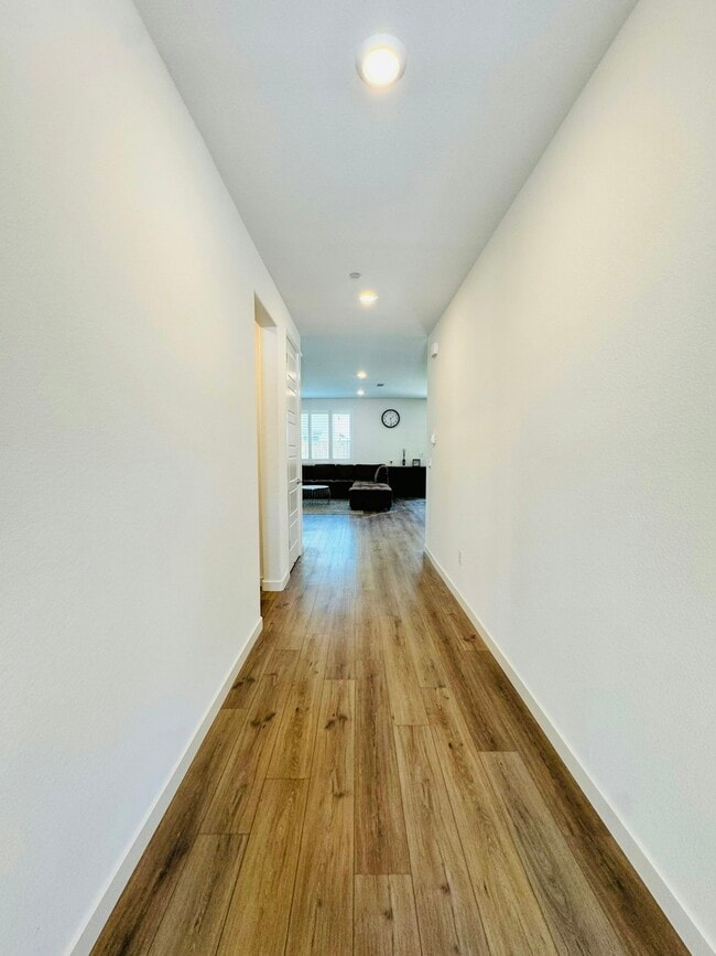 Building Photo - 5473 Guenoc Valley Ln