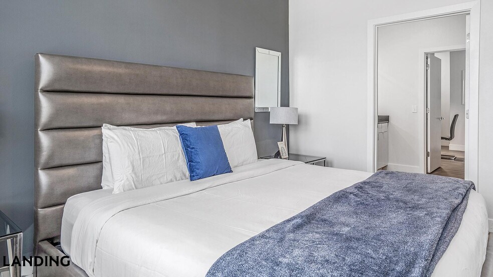 Building Photo - 4950 W Prescott St