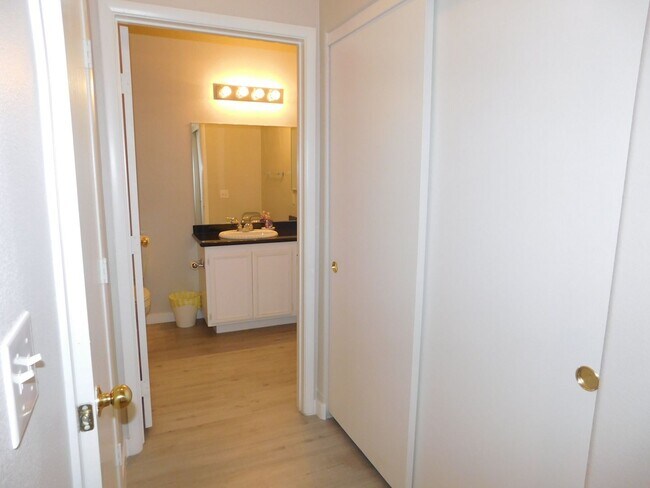 Building Photo - GORGEOUS FULLY FURNISHED 2 BEDROOM UNIT*GA...