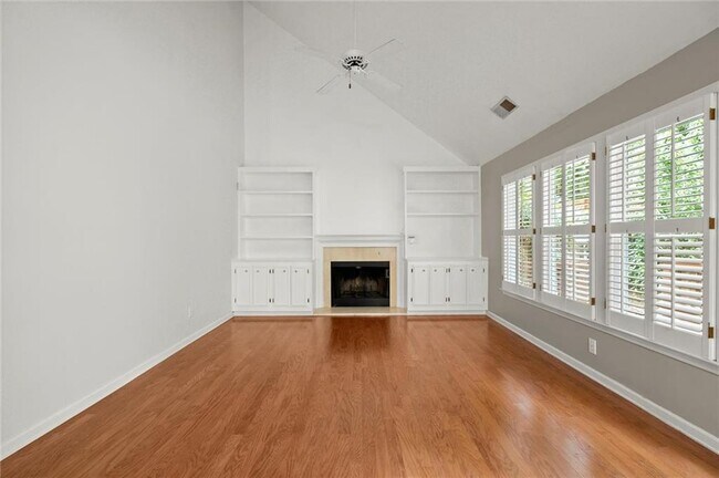 Building Photo - 1158 Manor Crest Ct NE