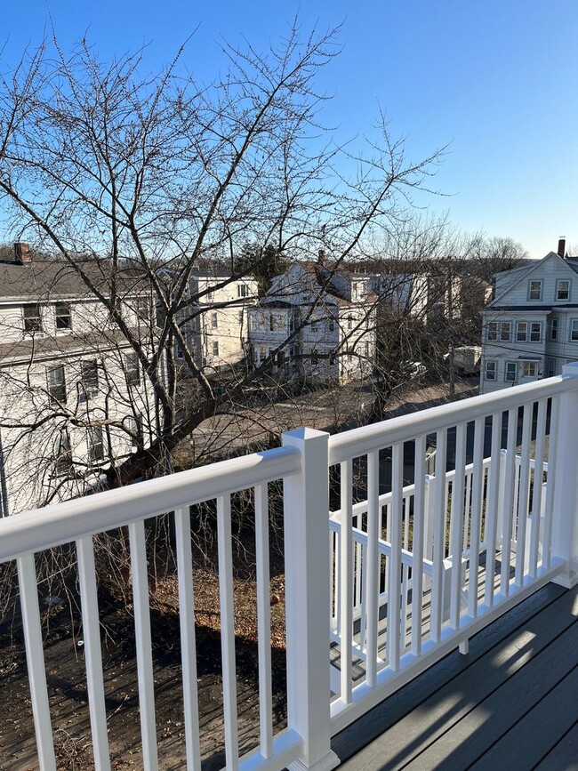 Building Photo - Sunny, Recently Refinished, One Bedroom Ap...
