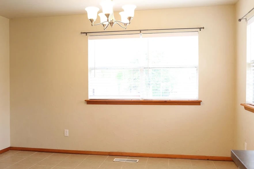 Dining Room - 801 S Hester St