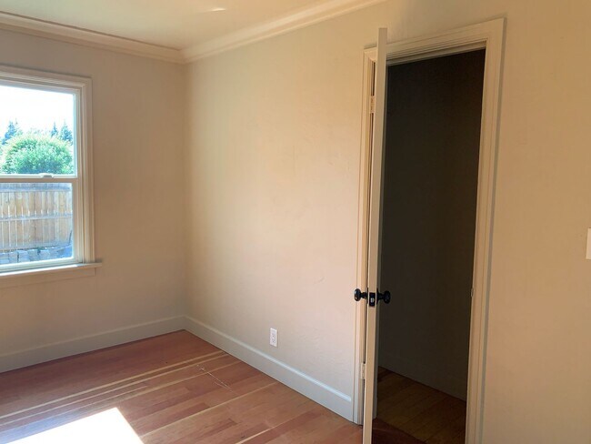 Building Photo - Westside gem! Located next to The Lot!