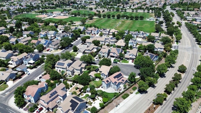 Building Photo - Stunning 4 Bedroom, 2.5 Bath Lawrence Ranch Home With Solar