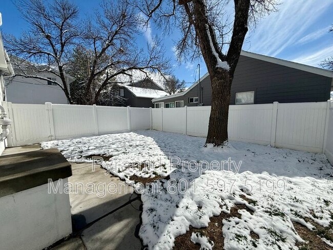 Building Photo - 3185 S 900 E