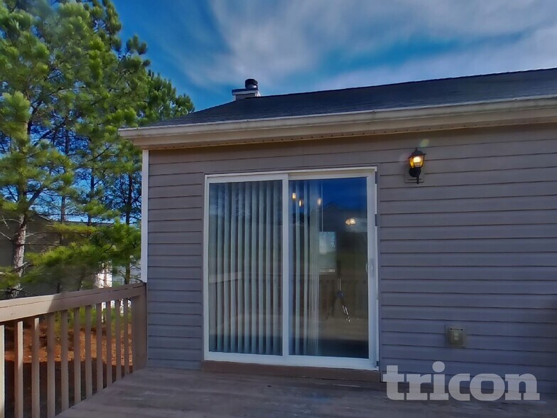 Building Photo - 245 Longview Dr