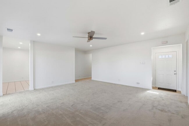 Building Photo - 1861 Nelson Dr