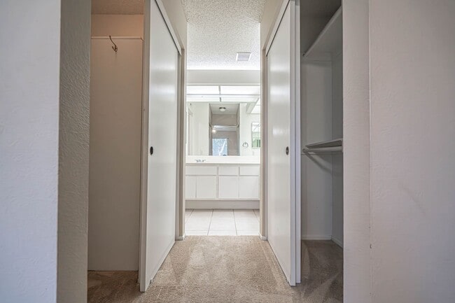 Building Photo - COMING SOON! Las Ventanas Community 2 Bedroom Condo in Valencia!