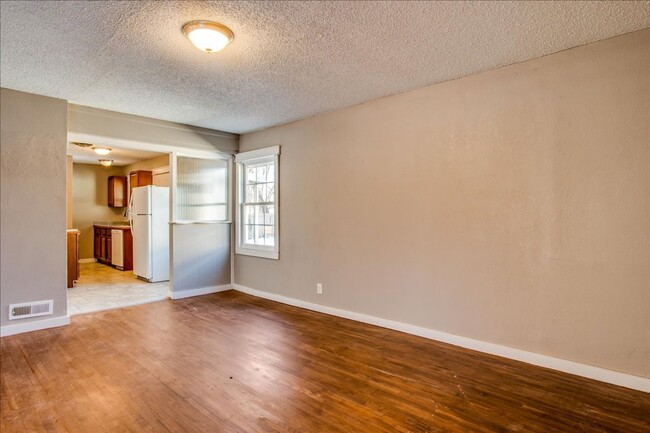 Building Photo - Spacious Townhome in Southeast Wichita