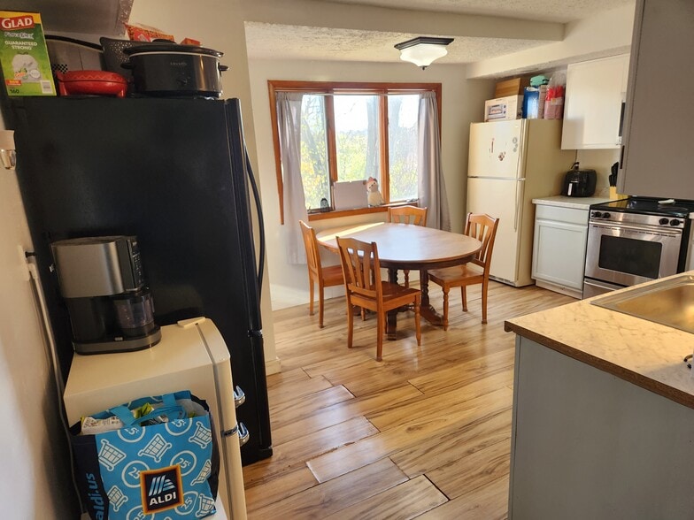 Kitchen - 107 5th Ave