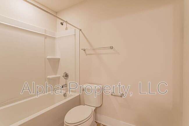 Building Photo - 211 Green River Way