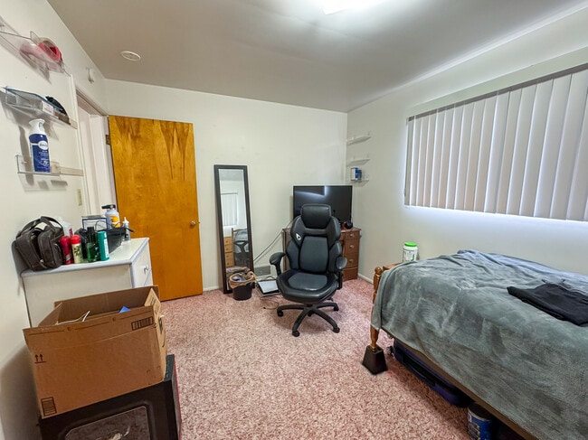 Building Photo - 845 E 820 N