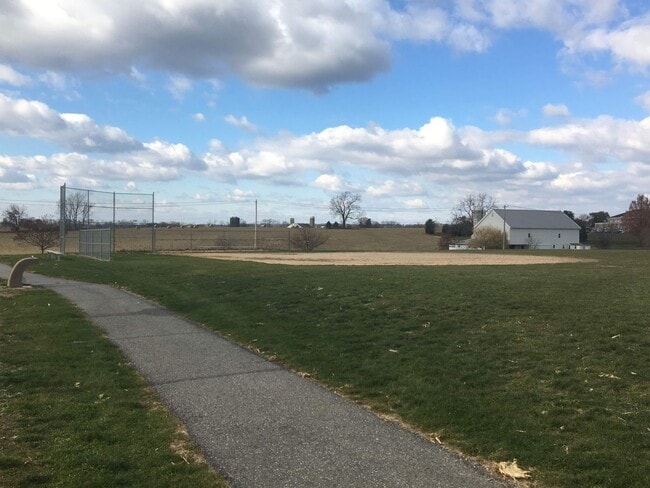 Building Photo - Beautiful 3 Bedroom Townhome in Mt. Joy