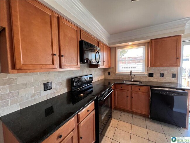 Building Photo - 628 N 20th St