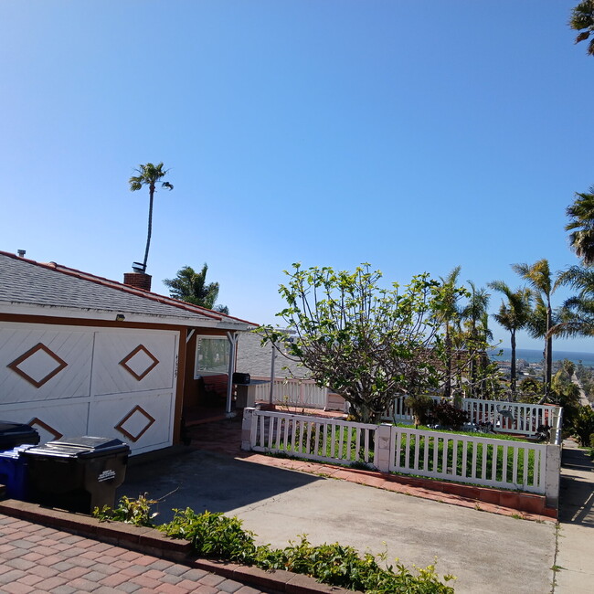 Building Photo - Ocean Beach detached Home w Yard