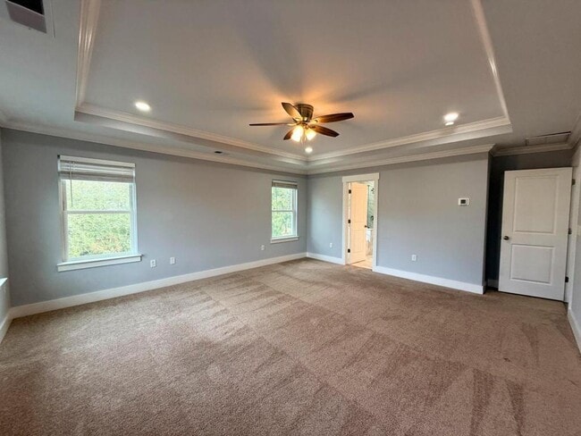 Building Photo - 6810 City View Dr