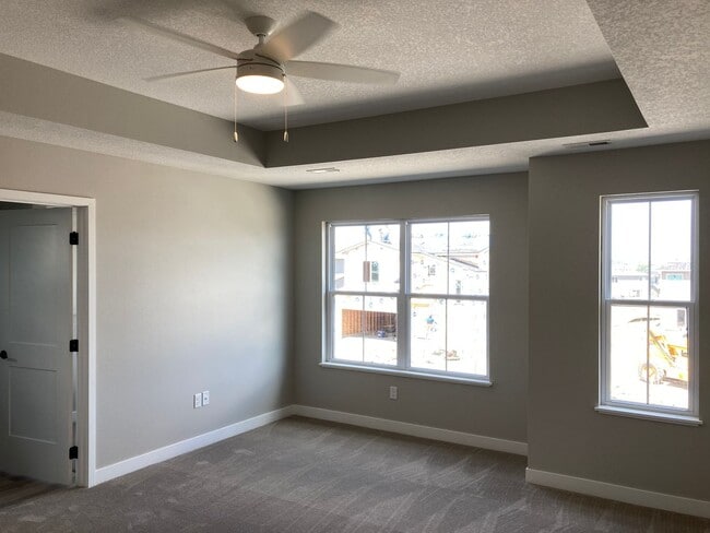 Building Photo - NO RENT UNTIL DECEMBER!