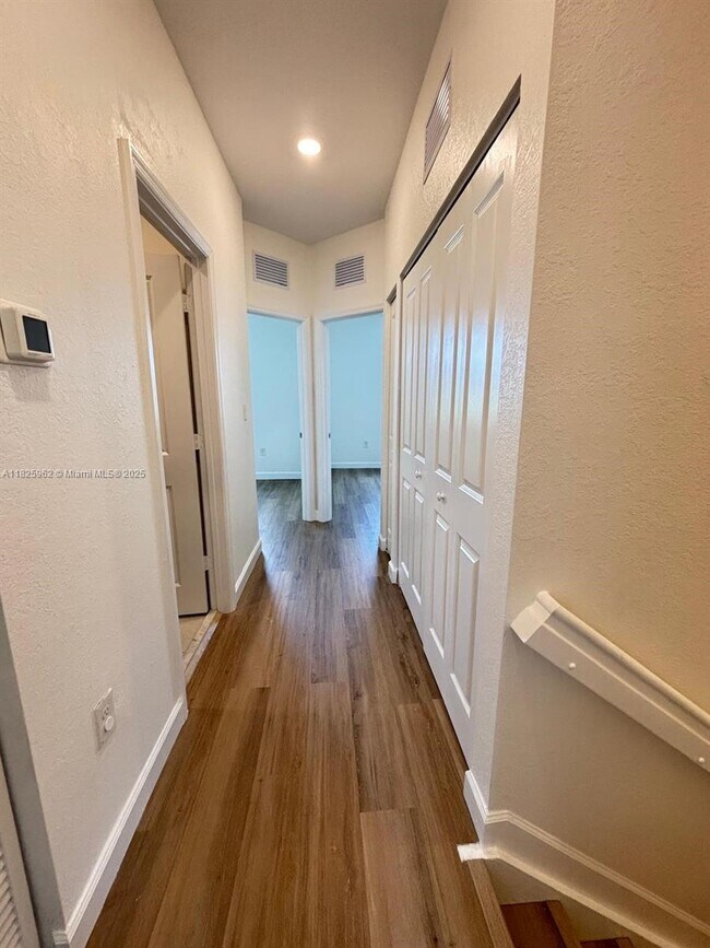 Building Photo - 2684 SE 11th Ct