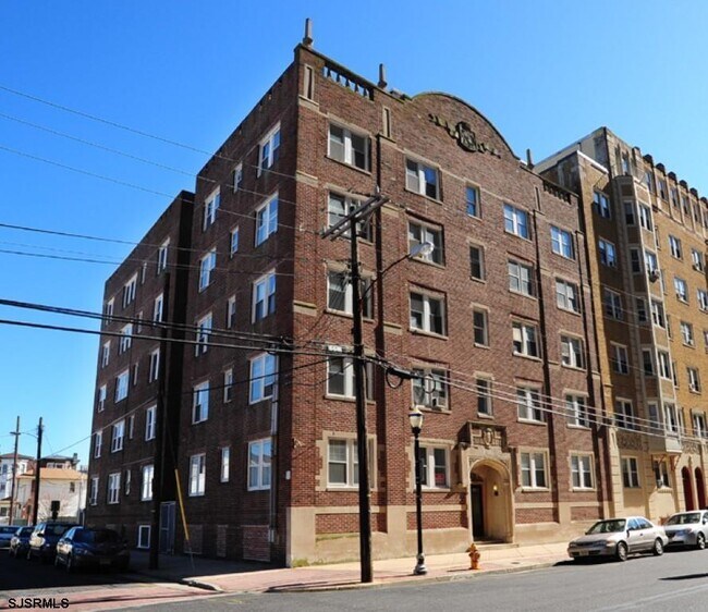 Primary Photo - 33 S Iowa Ave