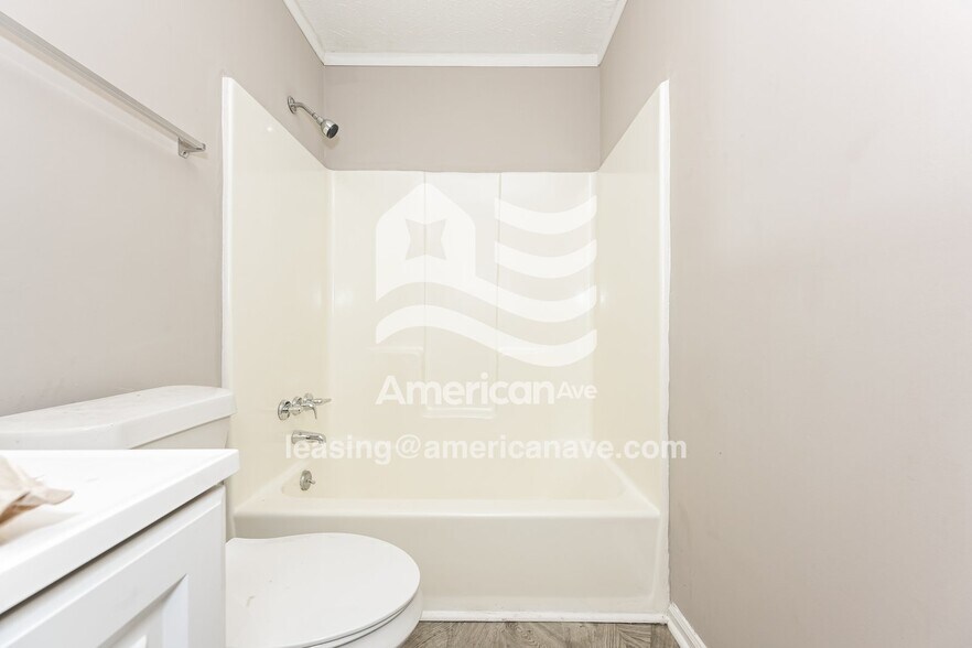 Building Photo - 411 Petunia Ave