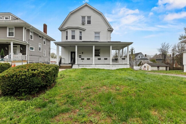 Building Photo - 6BR / 5BA Single-Family Home | 2,663 Sq Ft | Private Driveway | Deck | $4,200/mo Spacious 6-bedro...