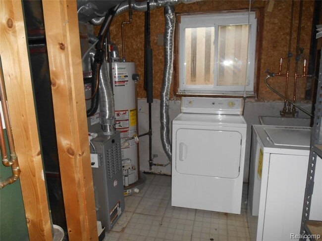 Building Photo - 1440 W Elmwood Ave