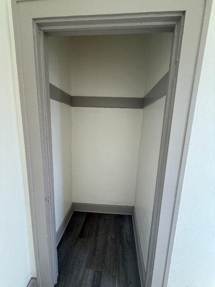 Building Photo - 1342 W 69th St