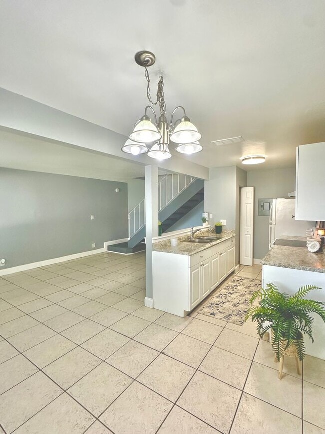 Building Photo - Now Leasing: 2-Bedroom Home with Garage & ...