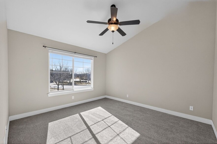 Building Photo - 4955 Hahns Peak Dr