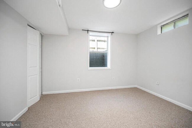 Building Photo - 33 St Williams Way