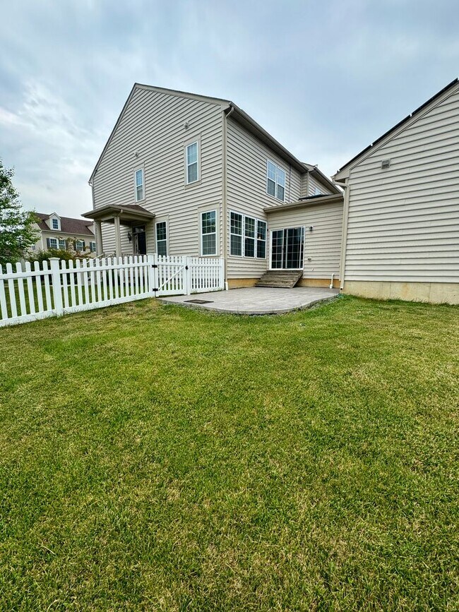 Building Photo - Welcome to Village of Bayberry North & Awa...
