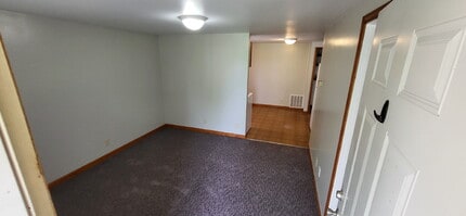 Building Photo - 2 Bedroom