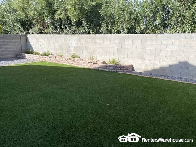 Building Photo - North Phoenix Beauty 4bed + den 3bath clos...