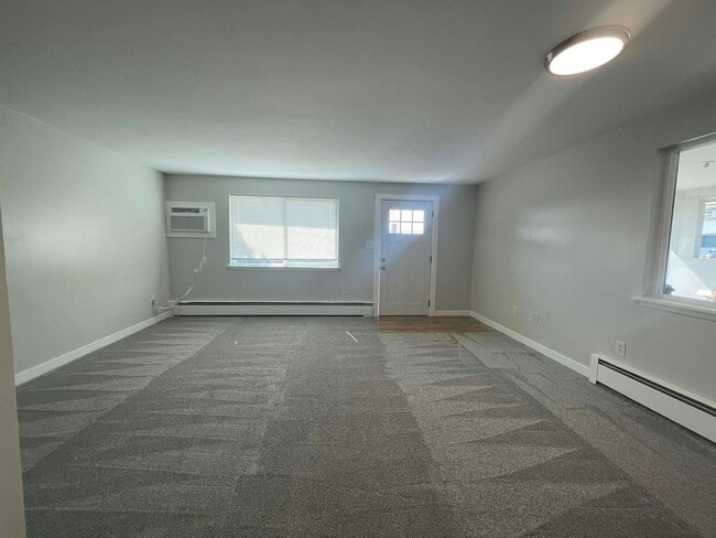 Building Photo - 802 W Cherry Ave