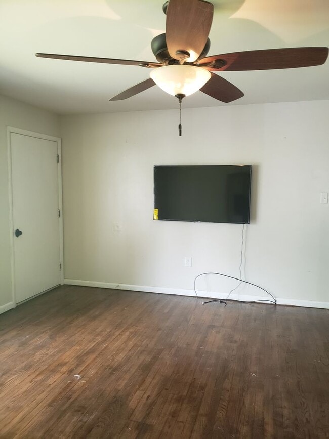 Building Photo - Beautiful Single Family Home