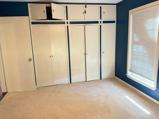 Building Photo - Charming 2 BR 1.5 bath house near ISU