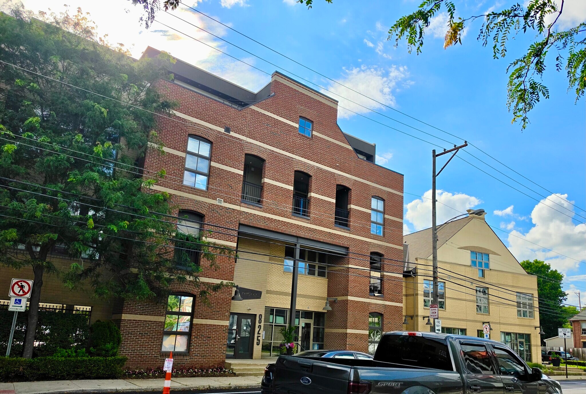 Building Photo - 825 N 4th St