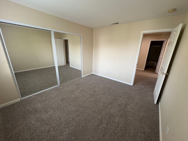 Building Photo - 2216 Cermak Way