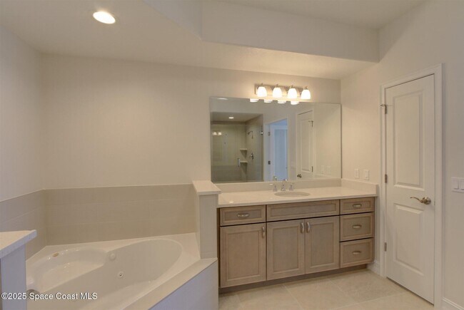Building Photo - 1465 S Harbor City Blvd