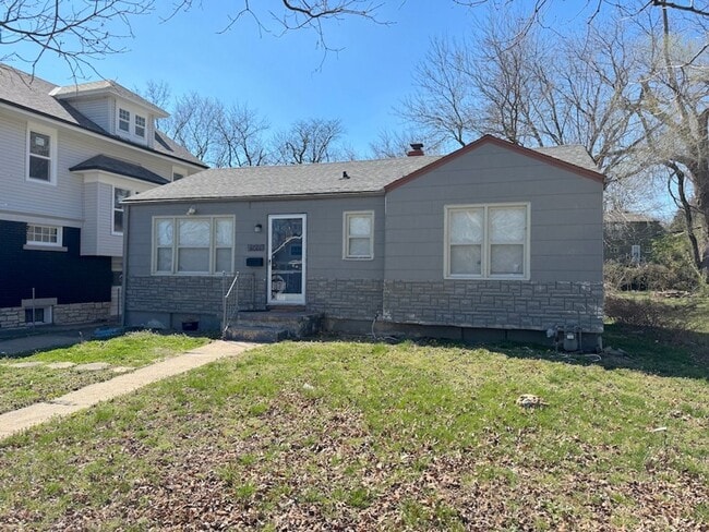 Building Photo - Updated 3 Bedroom Ranch with New Carpet, Fresh Paint, Fenced Yard & Basement!