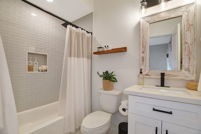 Building Photo - 1106 Paul Quinn St