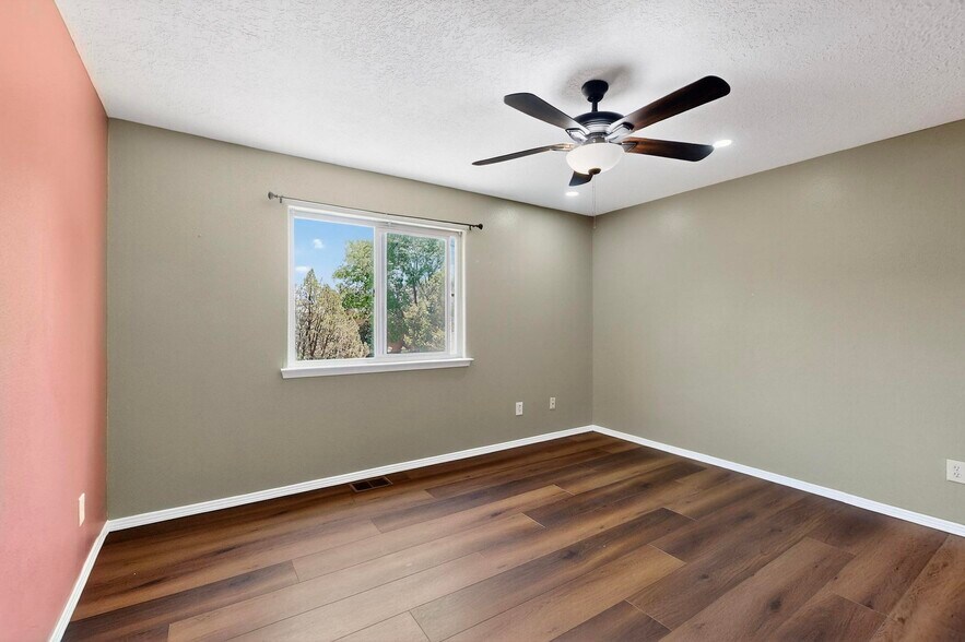 Building Photo - 244 Glenridge Park Ln NE