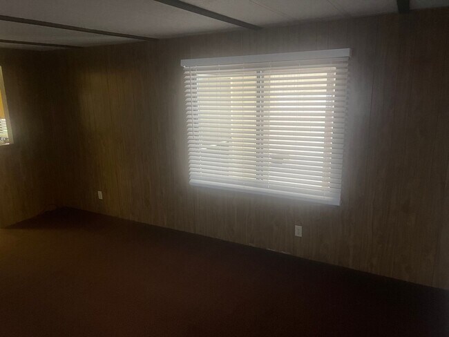 Building Photo - 581 S 53rd St