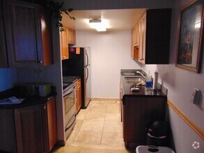 Building Photo - Spacious 1 bedroom Condo in Governor's Par...