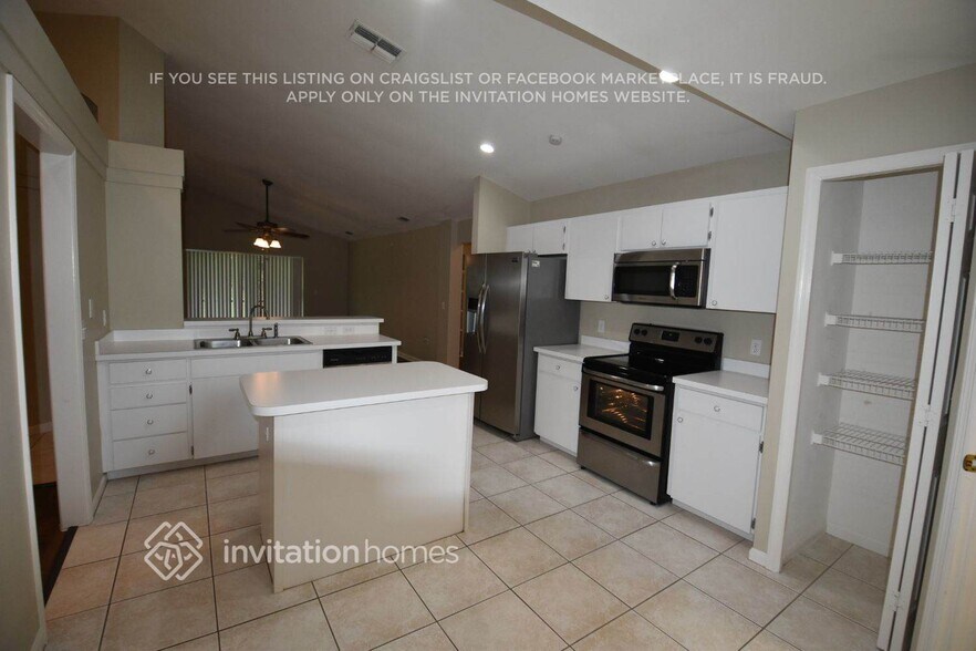 Building Photo - 3178 Oakpark Dr