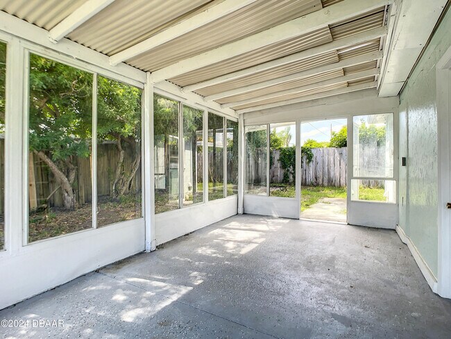 Building Photo - 152 Ponce De Leon Dr