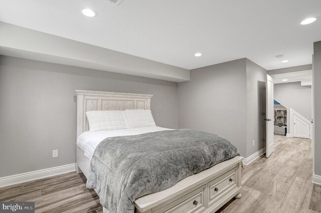 Building Photo - 6608 Spring Valley Dr