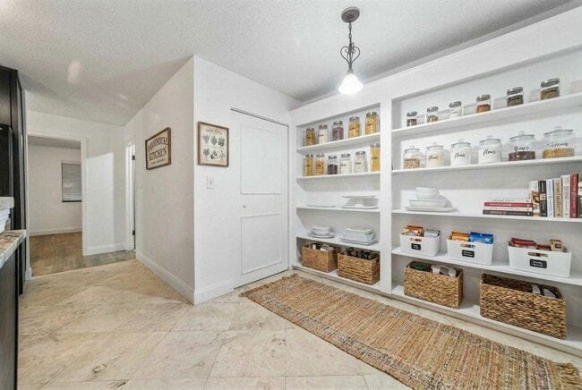 Building Photo - 111 Lobelia Rd