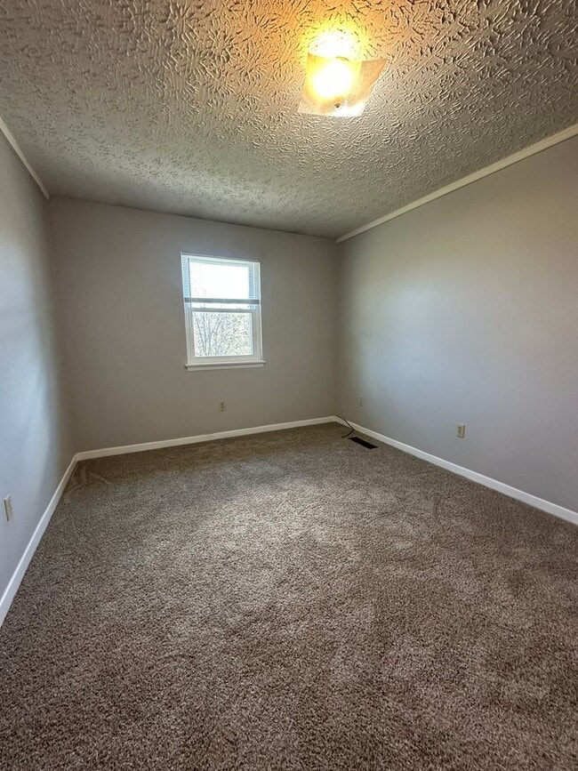 Building Photo - 2 Bedrooms 1.5 baths Townhouse, Kingsport TN