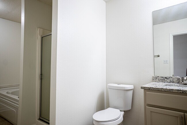 Building Photo - 4721 Waterfront Oak Dr